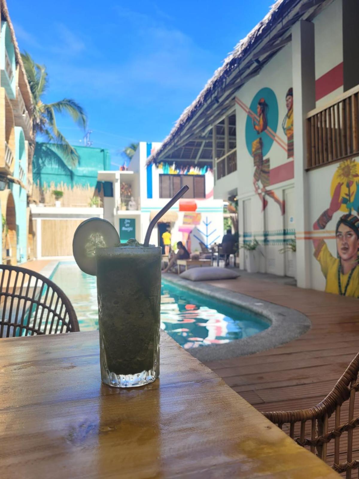 Happiness Boracay Hostel *