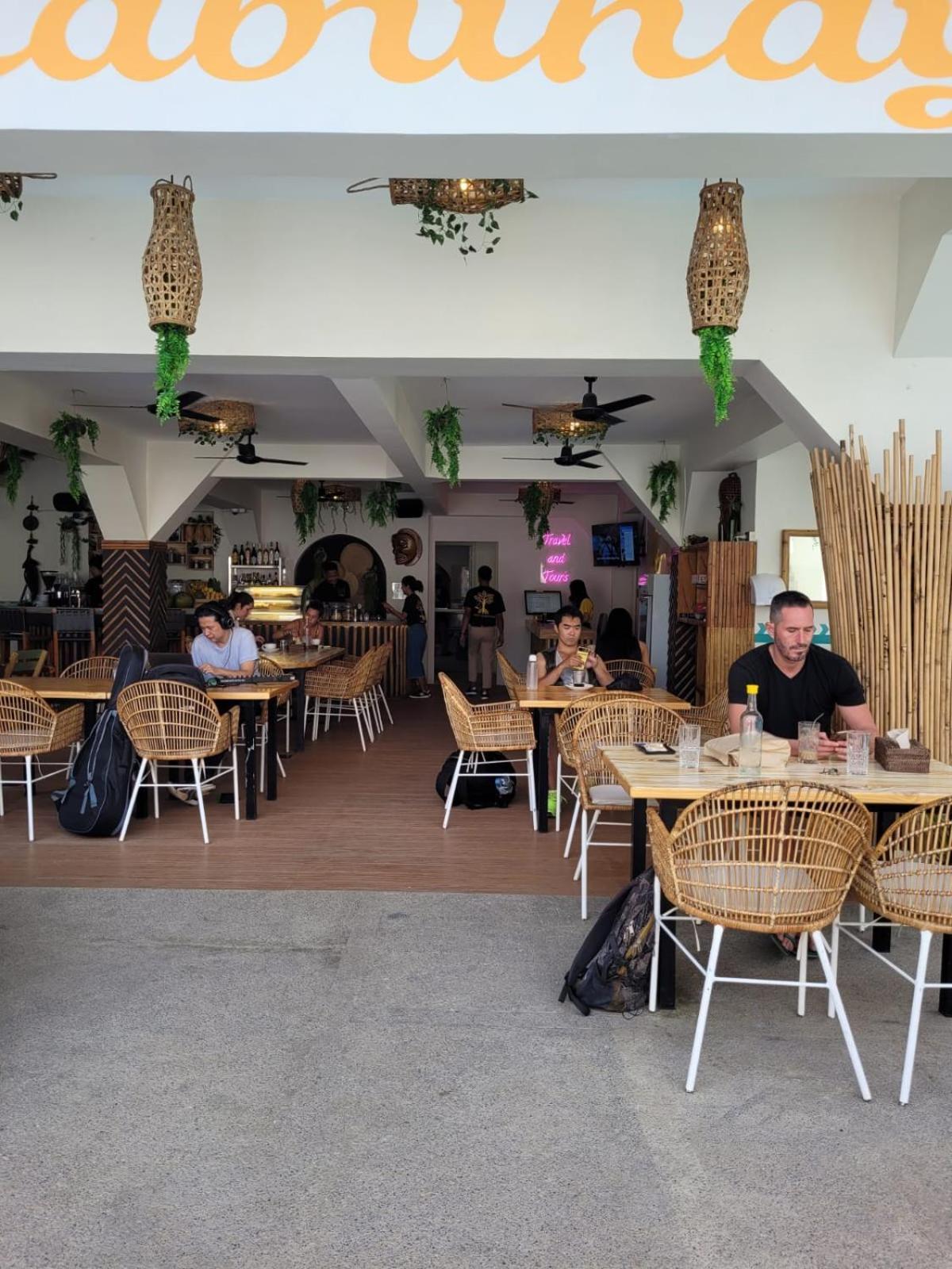 Happiness Boracay Hostel *
