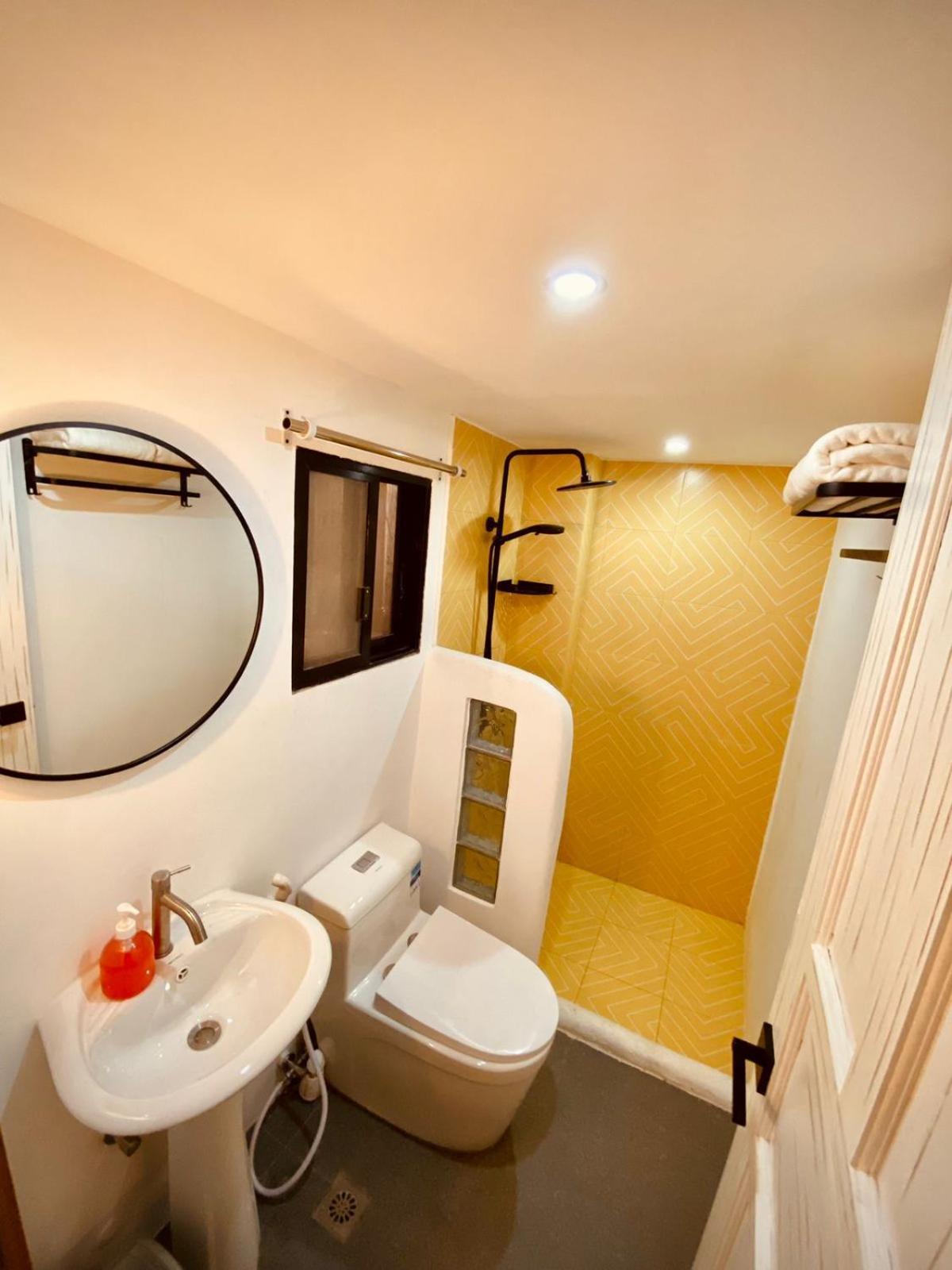 Happiness Boracay Hostel *
